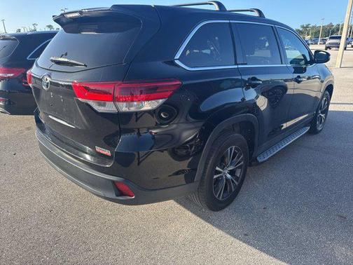 2019 Toyota Highlander LE I4