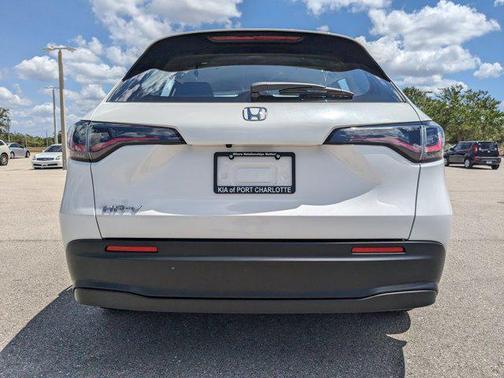2025 Honda HR-V LX