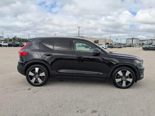 Black Stone 2019 Volvo XC40 T5 Momentum