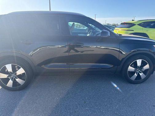 2019 Volvo XC40 T5 Momentum