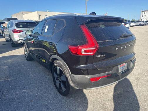 2019 Volvo XC40 T5 Momentum