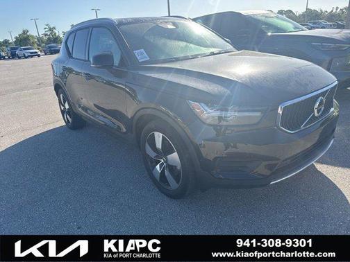 2019 Volvo XC40 T5 Momentum