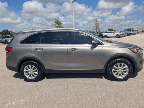 Titanium Silver 2018 Kia Sorento LX
