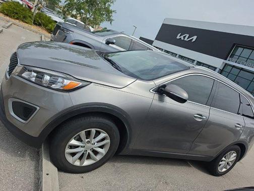 Titanium Silver 2018 Kia Sorento LX