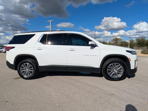 2022 Chevrolet Traverse LT Cloth