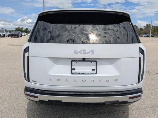 Glacial White Pearl 2027 Kia Telluride Hybrid SX