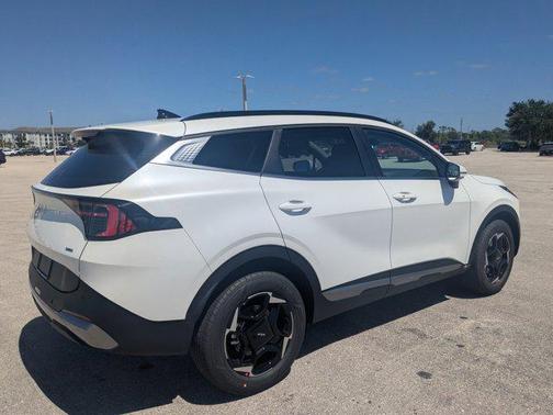 Snow White Pearl 2026 Kia Sportage Hybrid EX