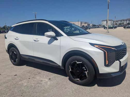 Snow White Pearl 2026 Kia Sportage Hybrid EX