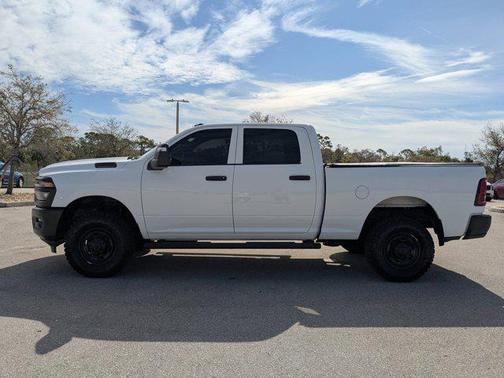 2025 RAM 2500 Tradesman Crew Cab 4x4 6'4' Box