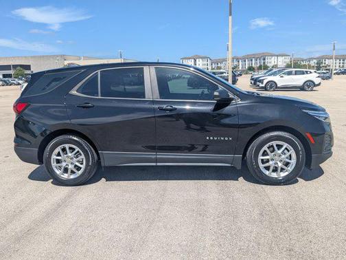 Mosaic Black Metallic 2022 Chevrolet Equinox LS