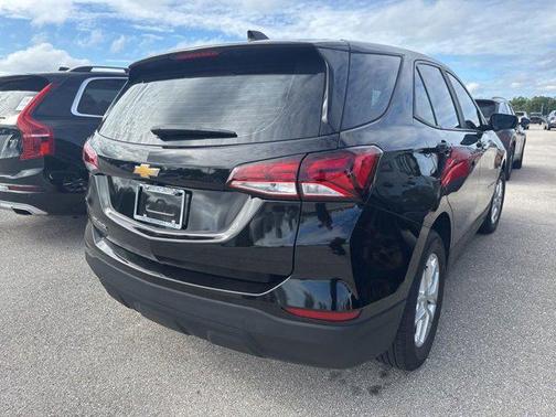 Mosaic Black Metallic 2022 Chevrolet Equinox LS