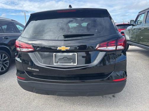Mosaic Black Metallic 2022 Chevrolet Equinox LS