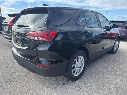Mosaic Black Metallic 2022 Chevrolet Equinox LS