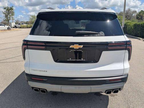 Summit White 2025 Chevrolet Traverse LT