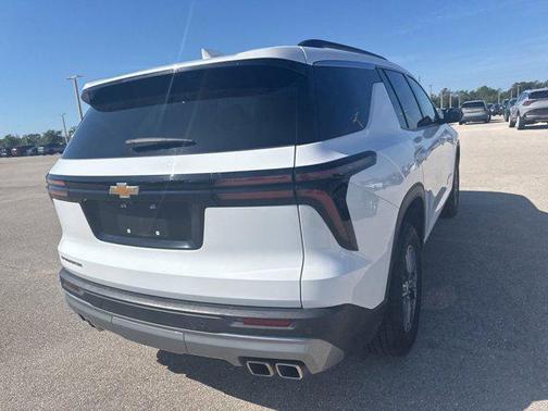 Summit White 2025 Chevrolet Traverse LT