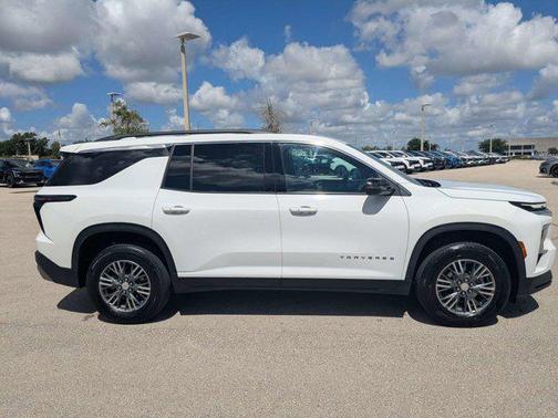 Summit White 2025 Chevrolet Traverse LT