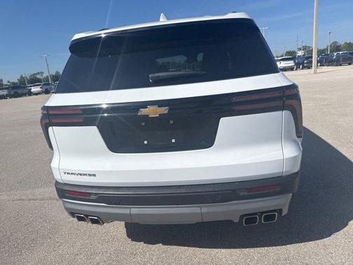 Summit White 2025 Chevrolet Traverse LT