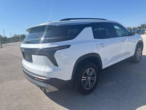 Summit White 2025 Chevrolet Traverse LT