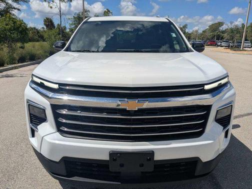 Summit White 2025 Chevrolet Traverse LT