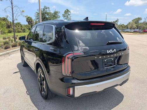 Ebony Black 2024 Kia Telluride EX