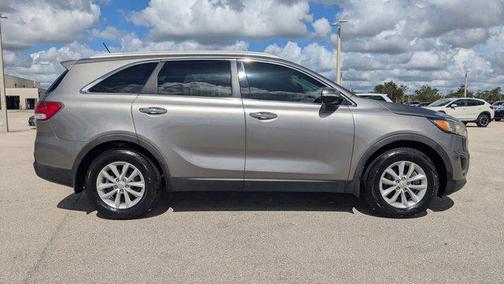 2017 Kia Sorento LX