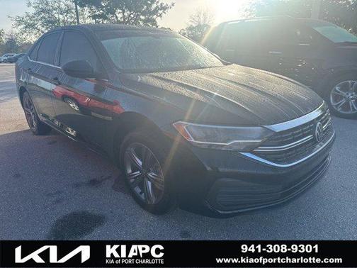 Deep Black 2024 Volkswagen Jetta 1.5T SE