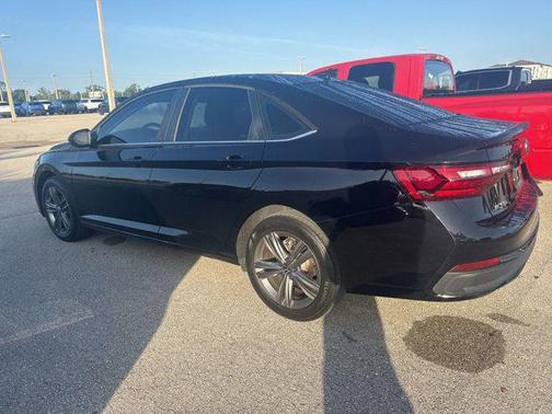 Deep Black 2024 Volkswagen Jetta 1.5T SE