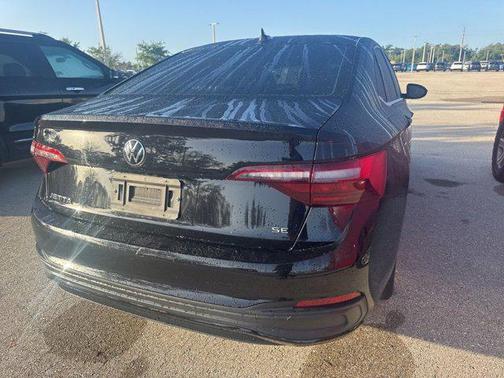 Deep Black 2024 Volkswagen Jetta 1.5T SE