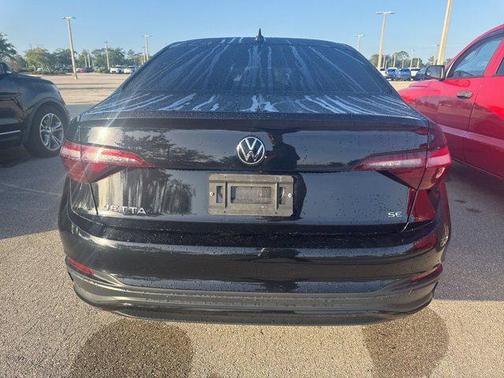 Deep Black 2024 Volkswagen Jetta 1.5T SE