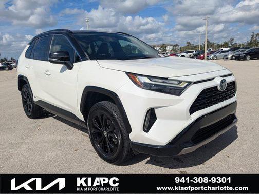 2022 Toyota RAV4 Hybrid SE