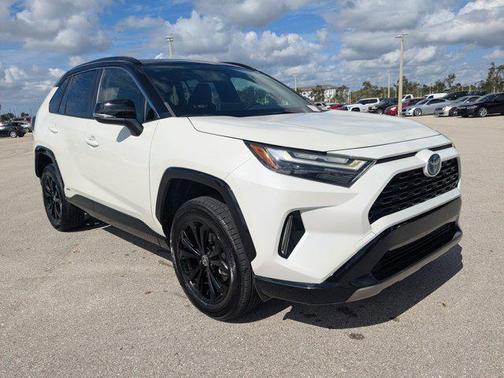 2022 Toyota RAV4 Hybrid SE