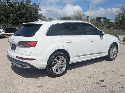 Glacier White Metallic 2022 Audi Q7 55 Premium Plus