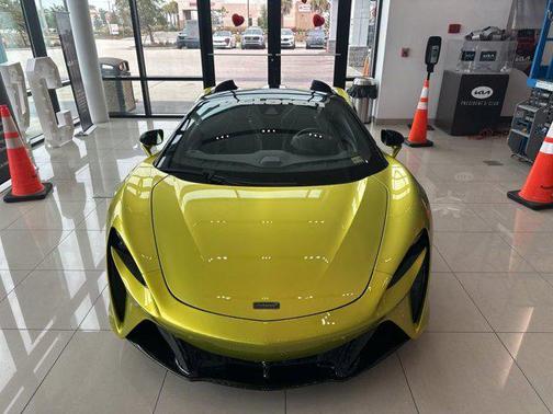 2025 McLaren Artura TechLux