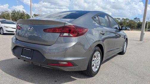 2019 Hyundai ELANTRA SE