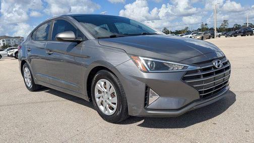 2019 Hyundai ELANTRA SE