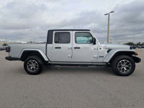 2024 Jeep Gladiator Sport S