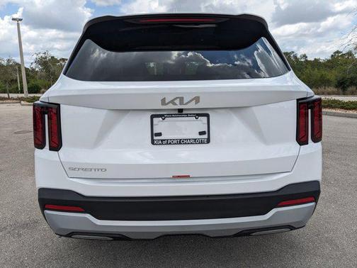 2025 Kia Sorento LX