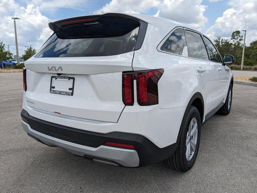 2025 Kia Sorento LX