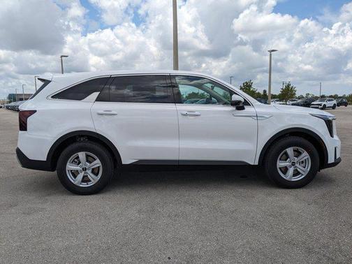 2025 Kia Sorento LX