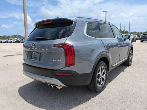 Everlasting Silver 2020 Kia Telluride EX