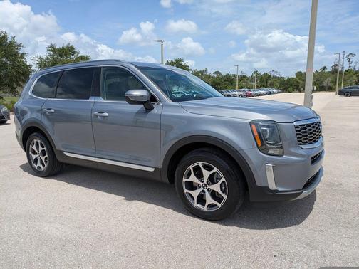 Everlasting Silver 2020 Kia Telluride EX