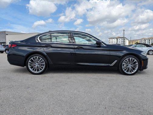 2022 BMW 530 i