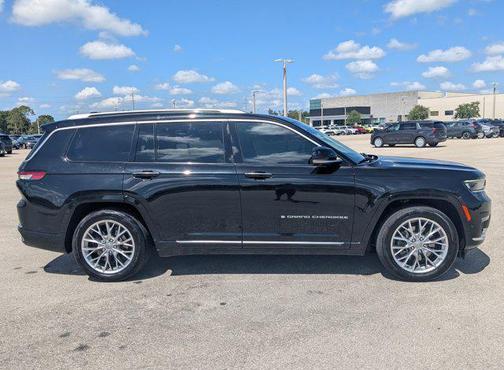 Diamond Black Crystal Pearlcoat 2023 Jeep Grand Cherokee L Summit