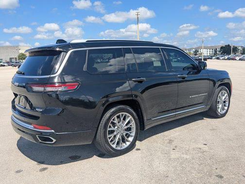 Diamond Black Crystal Pearlcoat 2023 Jeep Grand Cherokee L Summit