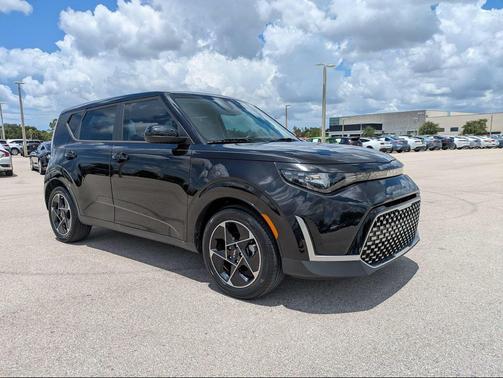 Fusion Black 2023 Kia Soul EX