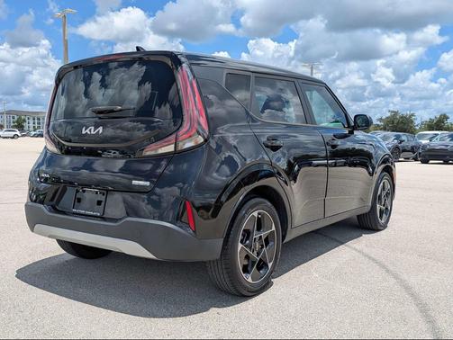 Fusion Black 2023 Kia Soul EX
