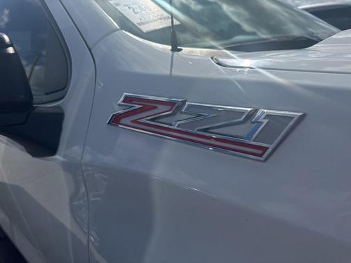 Summit White 2024 Chevrolet Silverado 1500 Custom Trail Boss