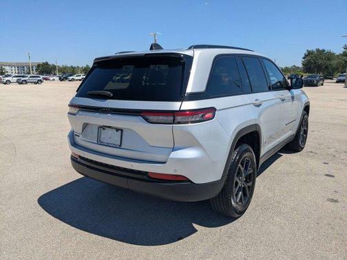 Silver Zynith 2025 Jeep Grand Cherokee Altitude