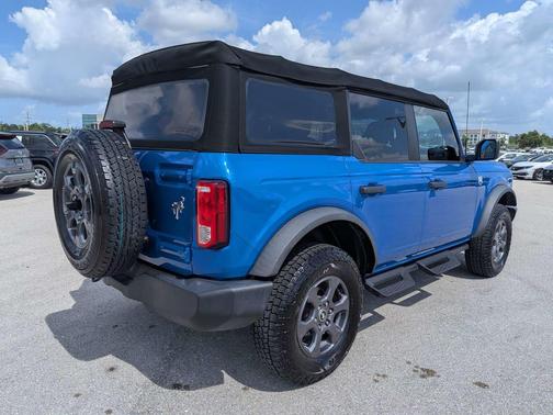 Velocity Blue Metallic 2023 Ford Bronco Big Bend