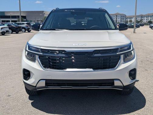 Clear White/Black Roof 2026 Kia Seltos S